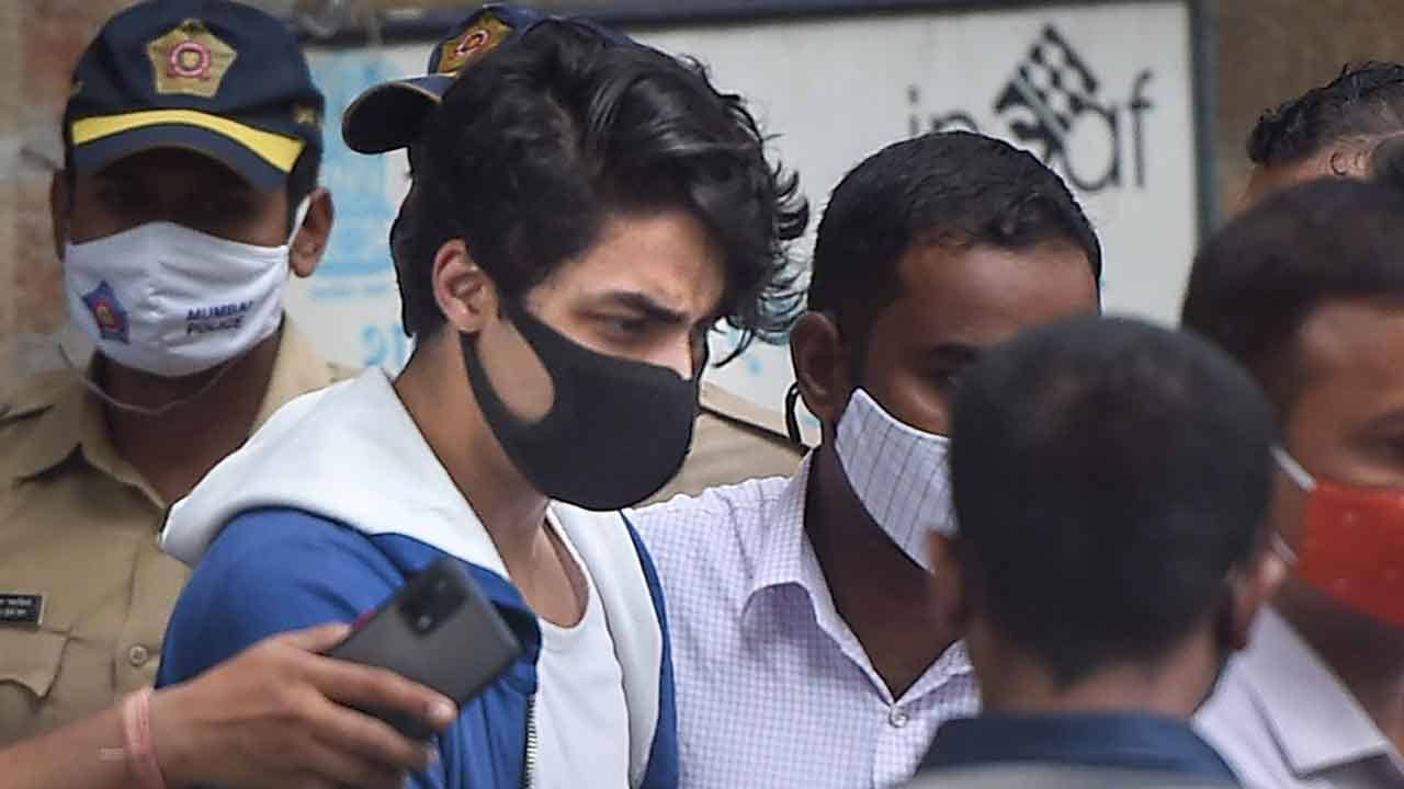 Aryan Khan Jail: জেলের বাইরে আরিয়ান খান, হোটেলে ছেলের অপেক্ষায় শাহরুখ