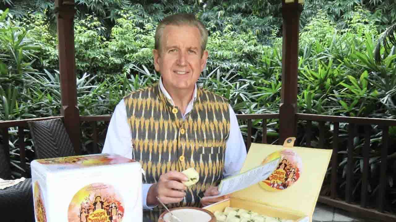 Mamata Banerjee: মমতার পাঠানো মিষ্টি দই চেখে দেখলেন অস্ট্রেলিয়ার রাষ্ট্রদূত, জানালেন বিজয়ার শুভেচ্ছা