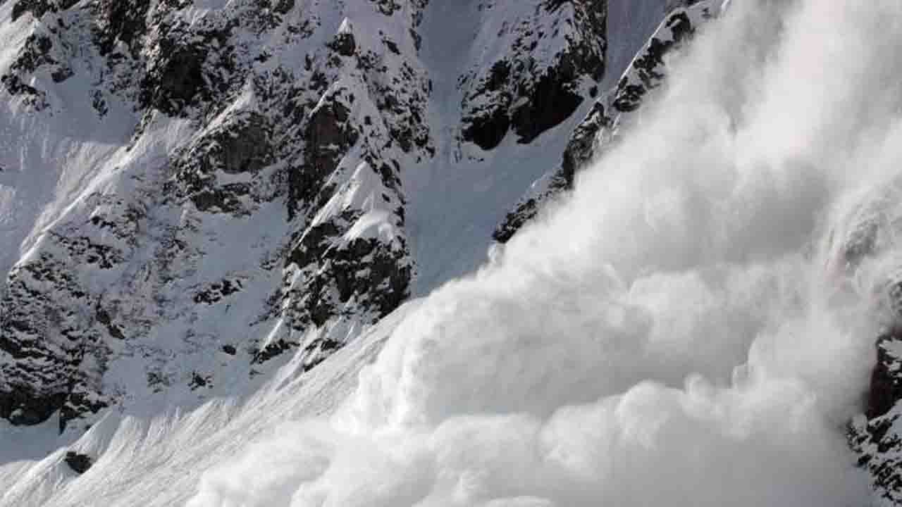 Missing in Avalanche: প্রবল তুষারপাত, সামিট ক্যাম্প থেকেই নিখোঁজ নৌসেনার পাঁচ পর্বতারোহী