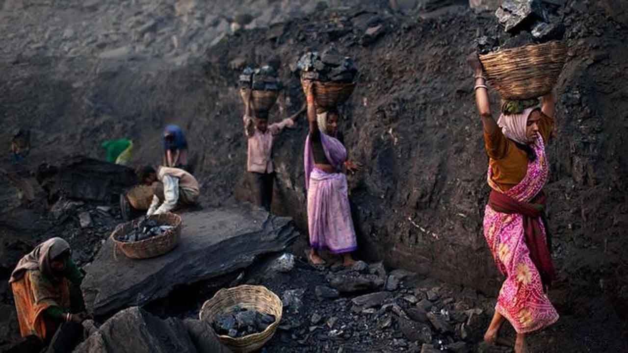 Coal Crunch in India: বৃষ্টির কারণে কয়লা সংকট দূর করতে নতুন পরিকল্পনা কেন্দ্রীয় সরকারের