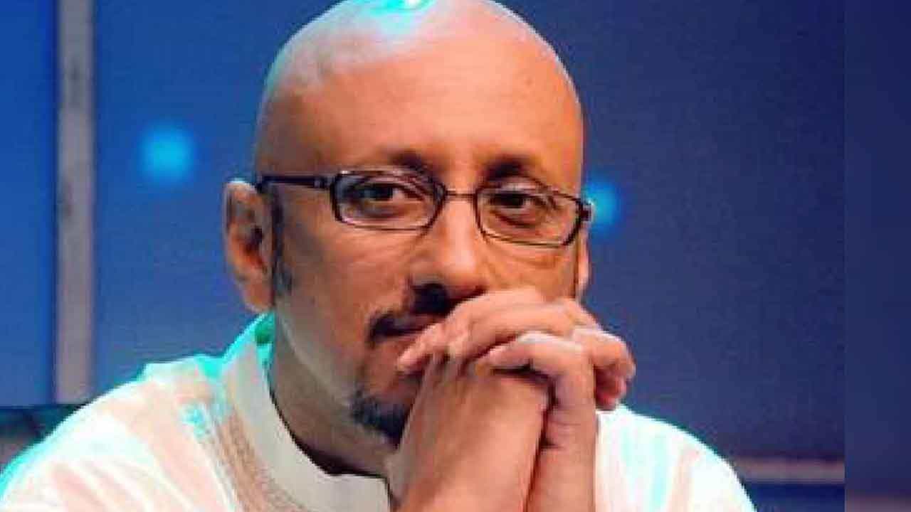 সুরের জগতে তাঁর বাস। অসাধারণ বেশ কিছু গান সৃষ্টি করেছেন তিনি। অর্থাৎ শান্তনু মৈত্র। ব্যক্তিগত জীবনে বেড়ানো তাঁর নেশা। সদ্য বেরিয়ে পড়েছেন সাইকেল নিয়ে। সোশ্যাল মিডিয়ায় শেয়ার করেছেন বেড়ানোর বেশ কিছু ছবি।