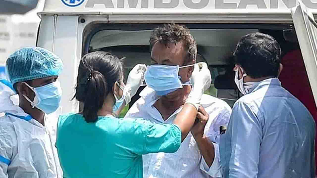 Corona Virus: মৃত্যু বাড়লেও দেশের দৈনিক করোনা গ্রাফে বড়সড় স্বস্তি! ৫ হাজারে নামল সংক্রমণ Corona Virus: মৃত্যু বাড়লেও দেশের দৈনিক করোনা গ্রাফে বড়সড় স্বস্তি! ৫ হাজারে নামল সংক্রমণ