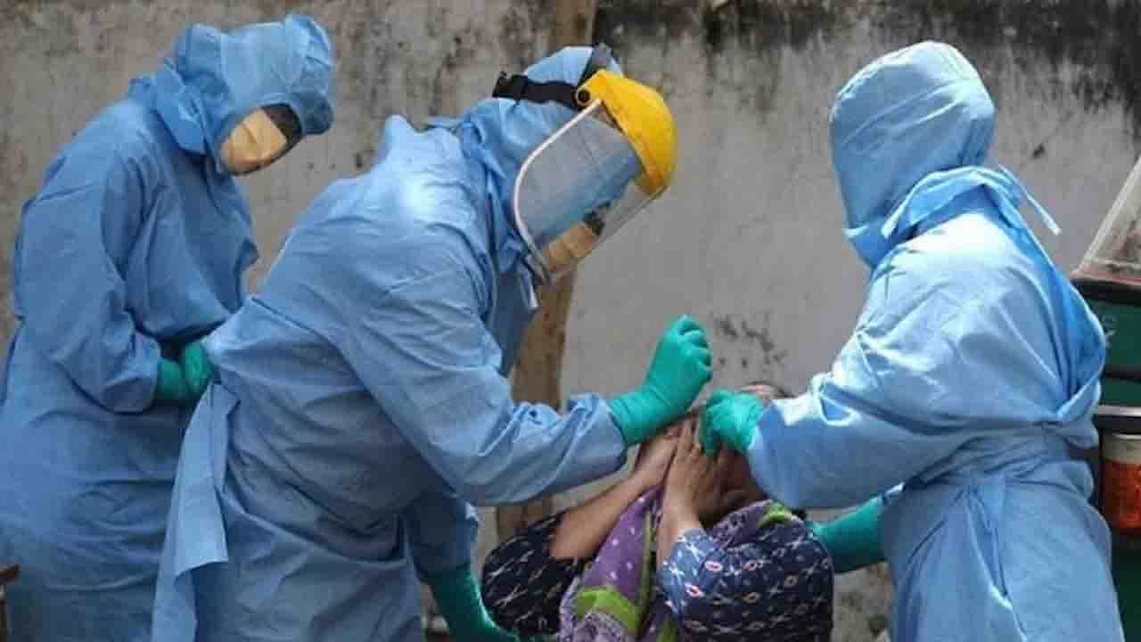 Corona Virus: স্থিতিশীল রইল সংক্রমণ! এক ধাক্কায় অনেকটাই কম দৈনিক মৃত্যুর সংখ্যা