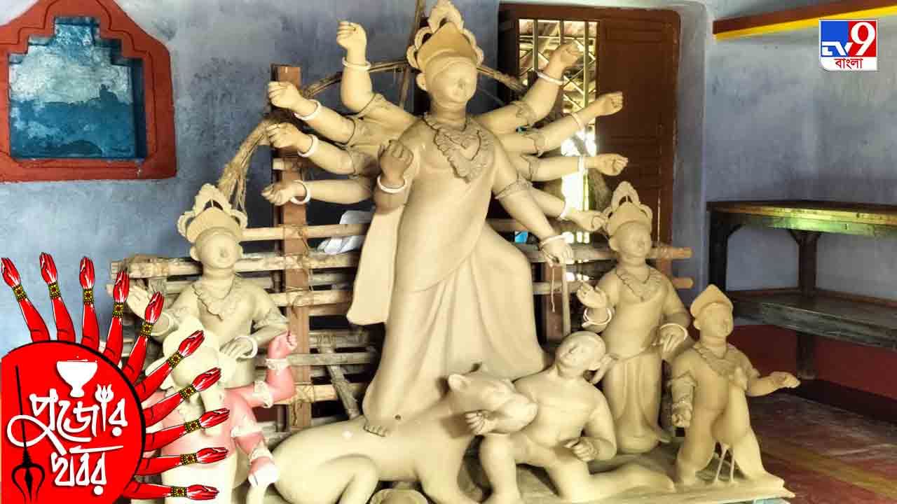 Durga Puja 2021: এ পুজোয় জ্বলে না বিদ্যুতের আলো, মায়ের আনন উদ্ভাসিত প্রদীপ শিখায়