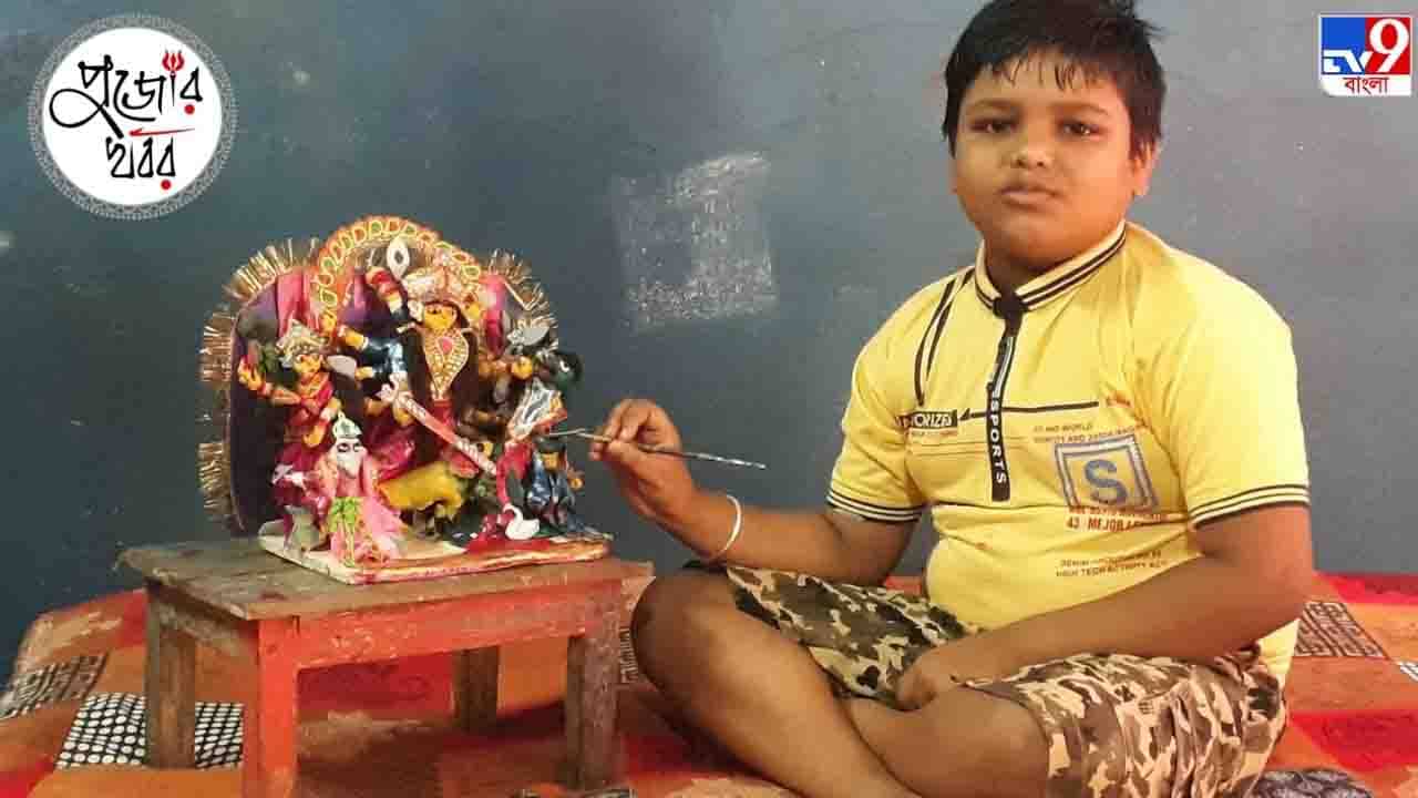 Durga Puja 2021: মাত্র ৮ ইঞ্চি! ক্ষুদ্রতম দুর্গাপ্রতিমা বানিয়ে নজির গড়ল নবছরের দীপ