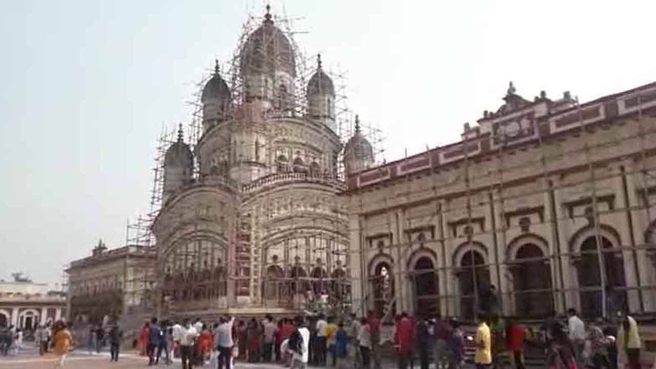 Dakshineswar Temple: বুকে কেমন একটা চিনচিন করছে..., মহালয়ার ভোরে দক্ষিণেশ্বরে পুজো দিতে এসে ফেরত গেলেন অসংখ্য পুণ্যার্থী