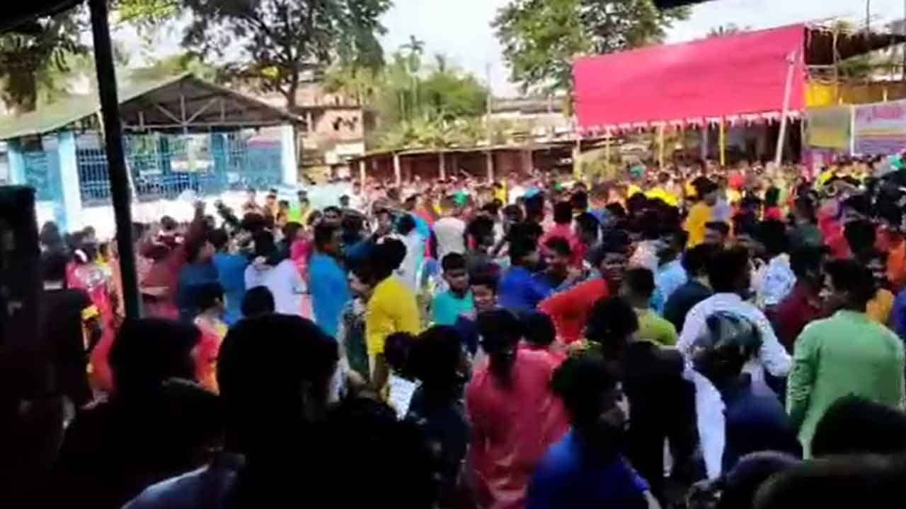 Durga Puja 2021: রঙ্গবতীর রঙ্গে উদ্দাম ফূর্তি! অষ্টমীতে এক মণ্ডপেই তিনশো মানুষ অনাকাঙ্খিত সত্যের মুখোমুখি