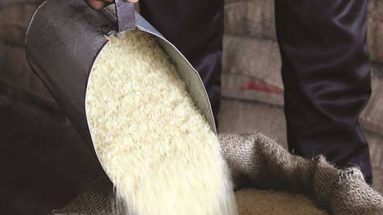 Duare Ration : দুয়ারে নয়, দোকানে রেশন, অসন্তোষ আরও বাড়ছে ডিলারদের মধ্যে