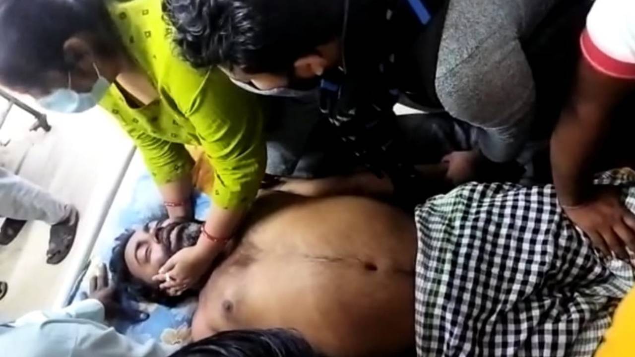 Malda: ঋণ শোধ দিতে পারেননি বলে অপমান, ব্যাঙ্ক ম্যানেজারের সামনেই বিষ খেলেন কৃষক!