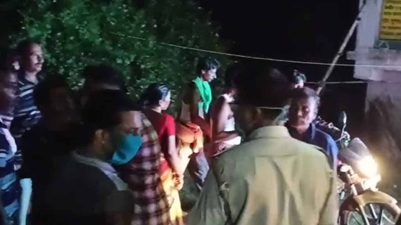 Ghatal: ডিজে-র কেন ব্যবস্থা নেই?, মত্তদের বায়নাক্কায় তুমুল অশান্তি ঘাটালে