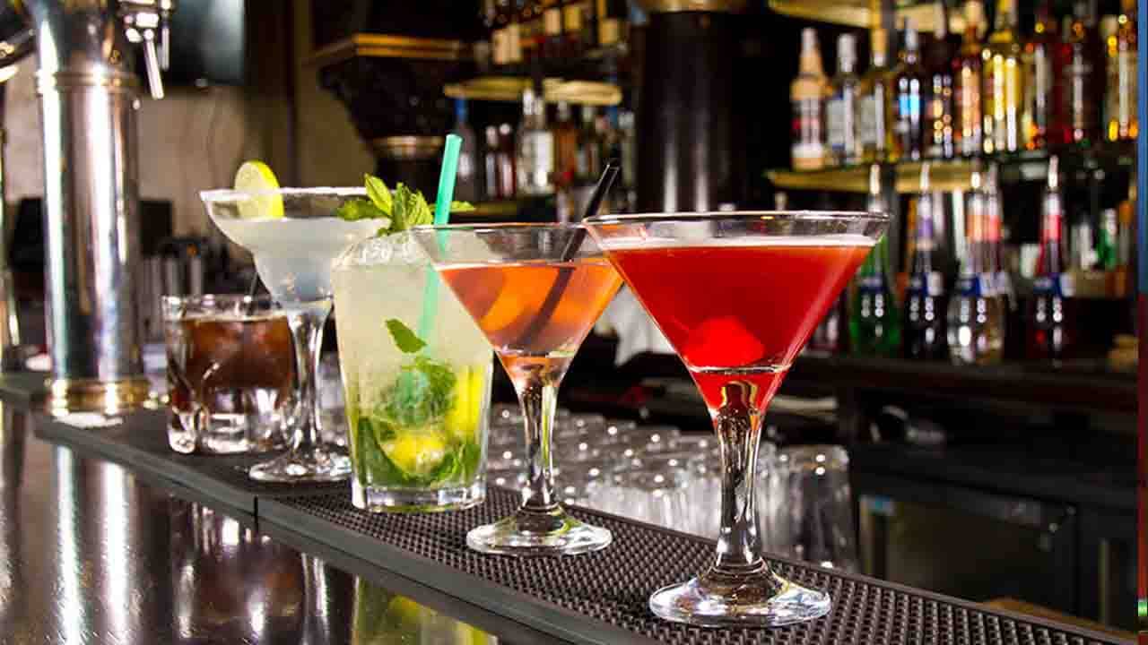 Bar and Restaurant Kolkata: ৭২ ঘণ্টার মধ্যে দাবি না মানলে বন্ধ হবে পানশালা, রাজ্য সরকারকে হুঁশিয়ারি সংগঠনের