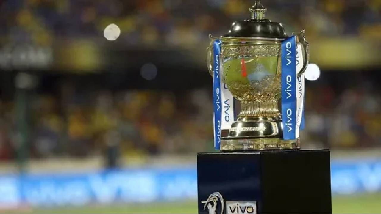 IPL Auction: চার ক্রিকেটার ধরে রাখতে পারবে ফ্রাঞ্চাইজিরা