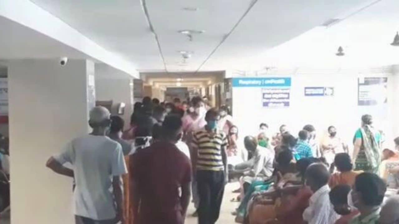 Jalpaiguri: সরকারি হাসপাতালে মেডিক্যাল রিপ্রেজেনটেটিভদের দাপাদাপি কেন? প্রশ্ন তুলতেই জখম সাংবাদিক