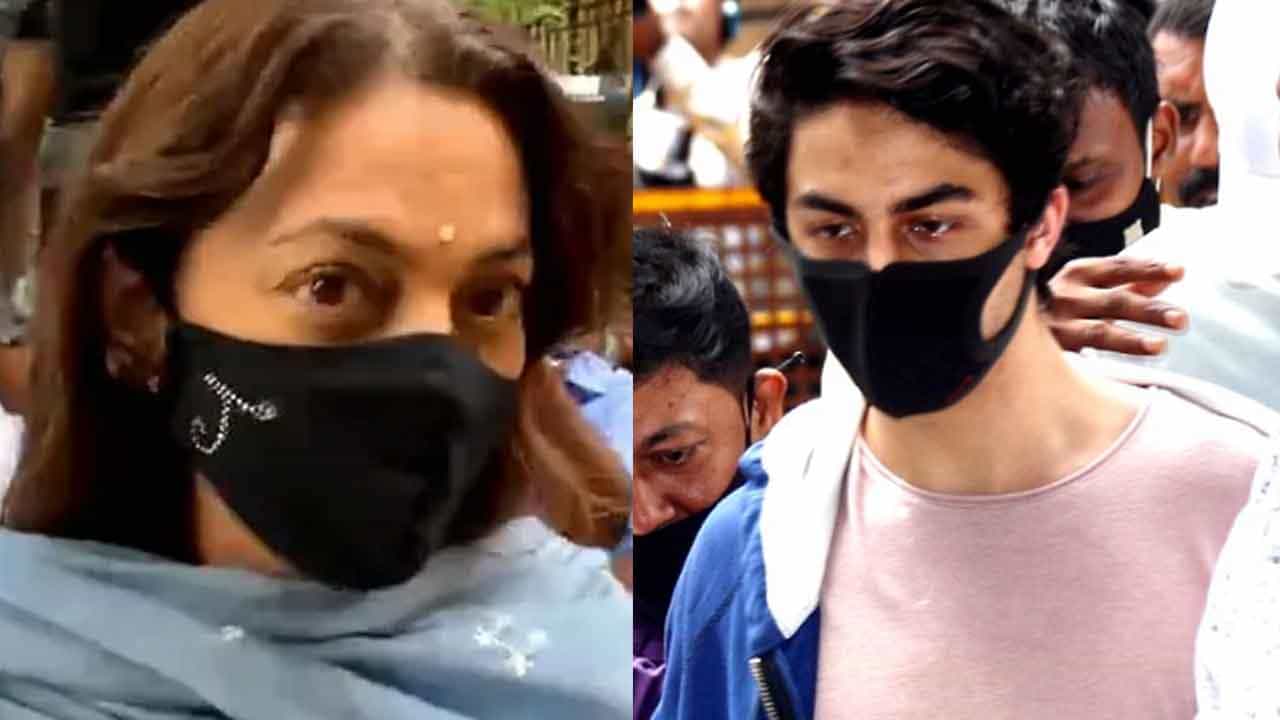 Aryan Khan Drugs Case: আরিয়ানের জামিনে গুরুত্বপূর্ণ ভূমিকা পালন করলেন জুহি Aryan Khan Drugs Case: আরিয়ানের জামিনে গুরুত্বপূর্ণ ভূমিকা পালন করলেন জুহি