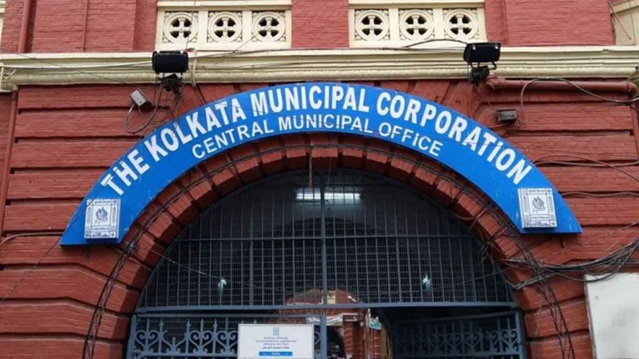 Promotion of KMC Employees: পৌরনিগমের পদোন্নতিতে সংরক্ষণকে বাড়তি গুরুত্ব নয়, জানালেন ফিরহাদ