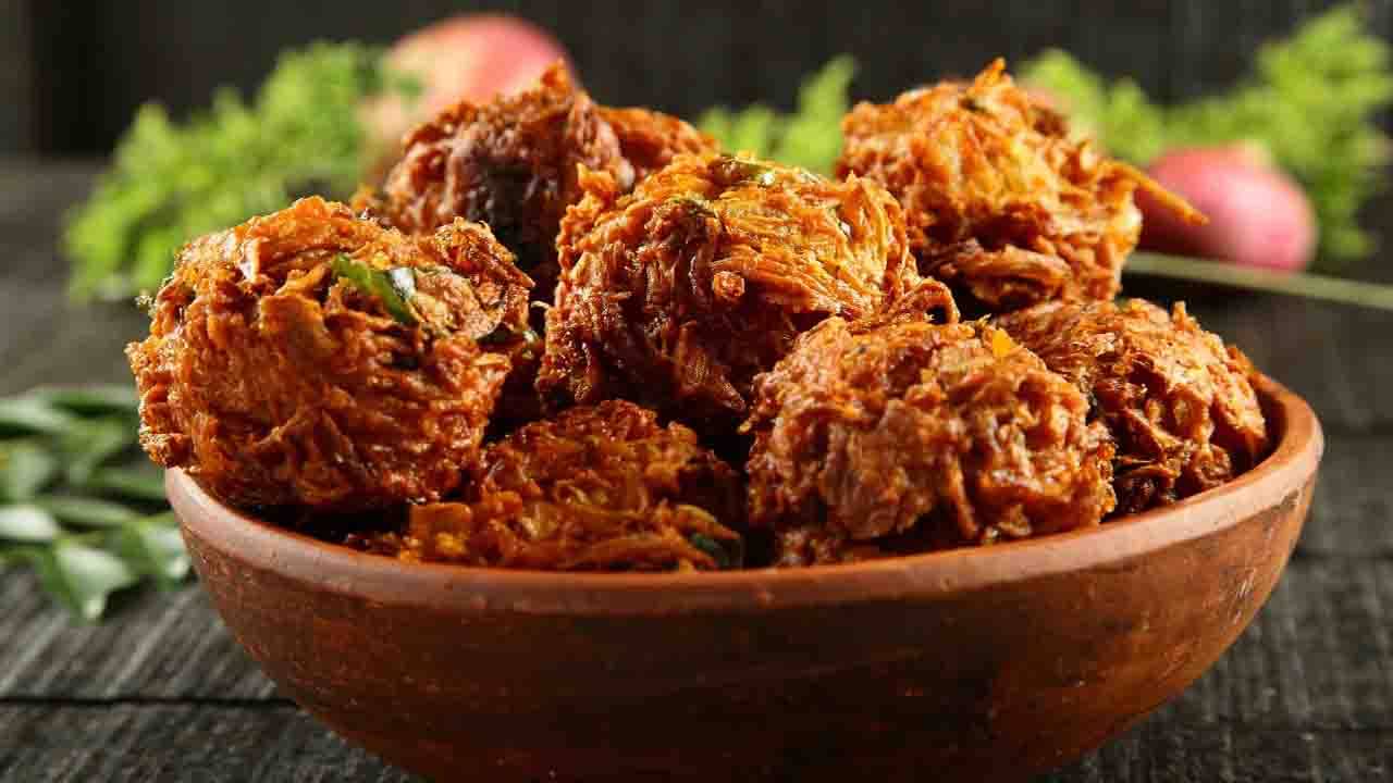 Recipe: সন্ধ্যের জলখাবারে তৈরি করুন গরম গরম কবিরাজি চিকেন পকোড়া!
