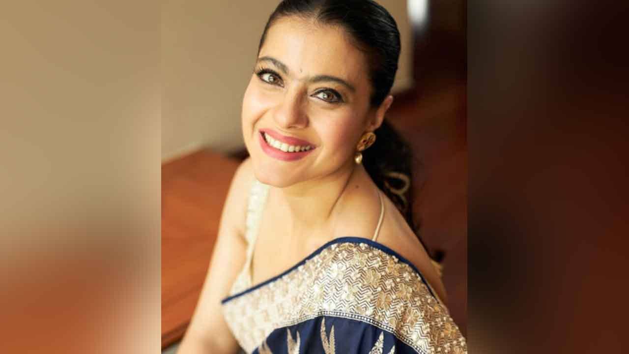 Durga Puja 2021: ছেলে যুগকে নিয়ে অষ্টমীর অঞ্জলি দিলেন কাজল, ছিলেন মা তনুজাও