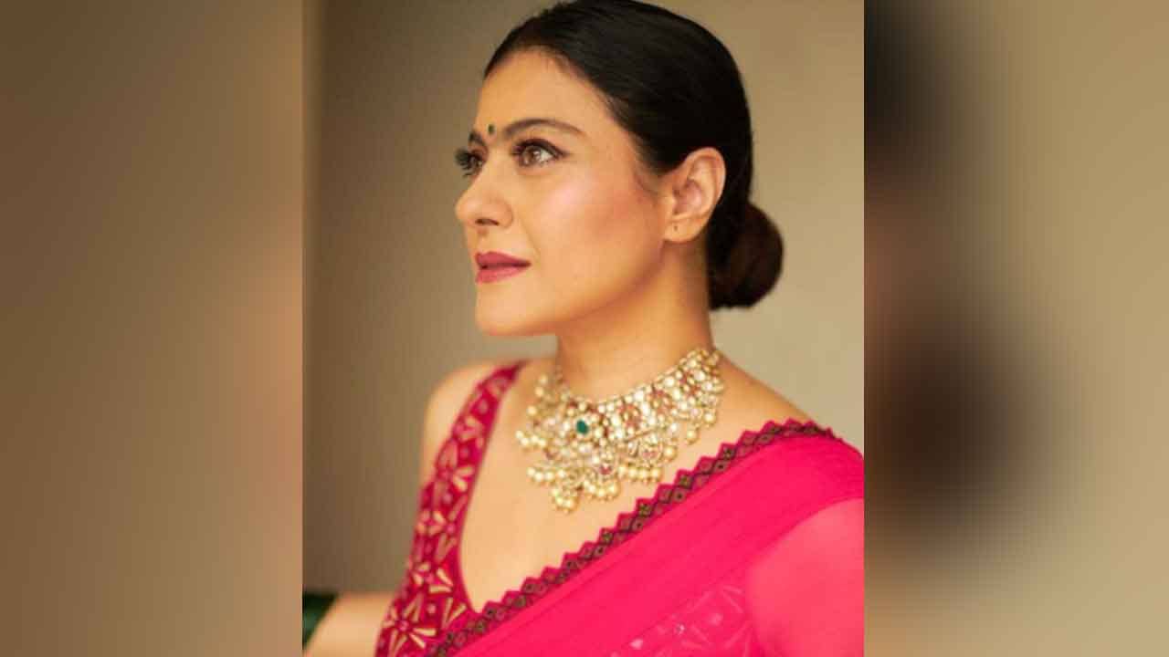 Durga Puja 2021: সপ্তমীতে কাকাদের জড়িয়ে কেঁদে ফেললেন কাজল