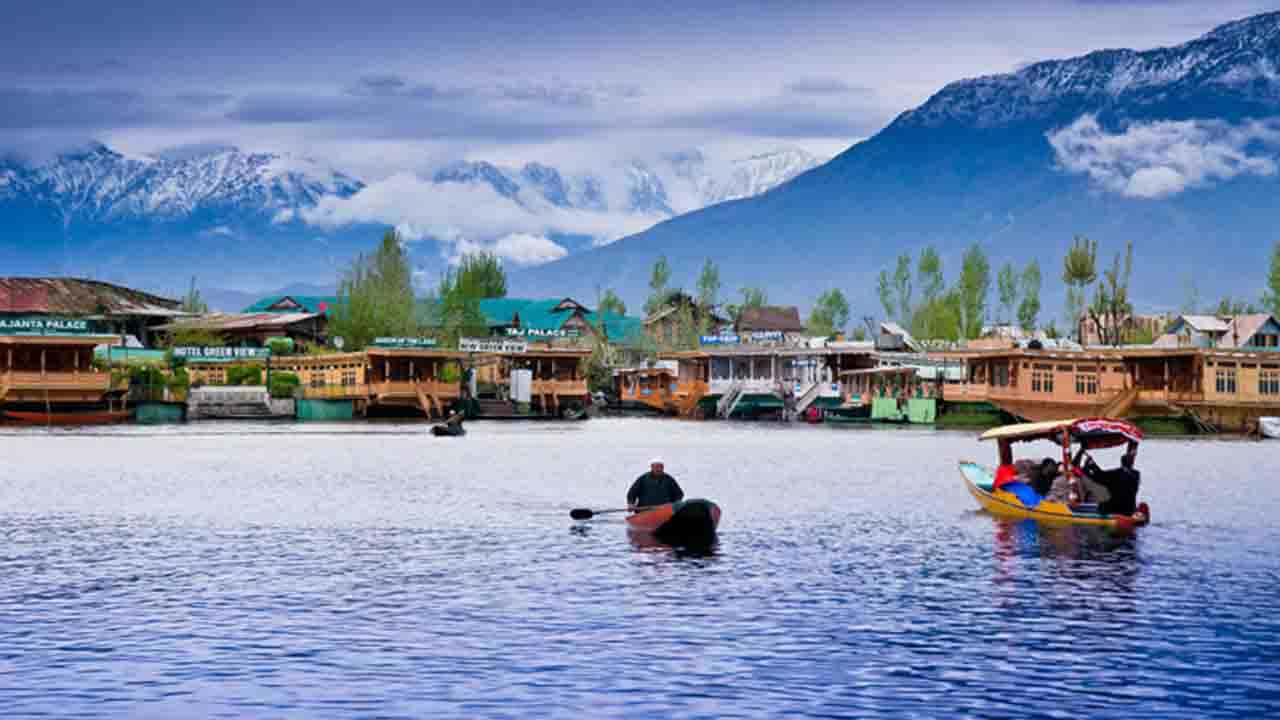 Kashmir: জম্মু ও কাশ্মীর পর্যটন শিল্পে নতুন চমক! উদ্বোধন হল খোলা আকাশের নীচে এশিয়ার প্রথম ভাসমান প্রেক্ষাগৃহ Kashmir: জম্মু ও কাশ্মীর পর্যটন শিল্পে নতুন চমক! উদ্বোধন হল খোলা আকাশের নীচে এশিয়ার প্রথম ভাসমান প্রেক্ষাগৃহ