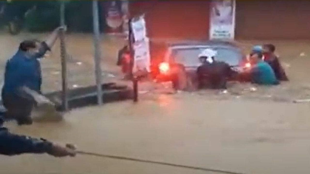 Kerala Flood Situation: কেরলের অতিবৃষ্টিতে মৃতের সংখ্যা বেড়ে ২৩, যুদ্ধকালীন তৎপরতায় চালু শতাধিক ত্রাণশিবির