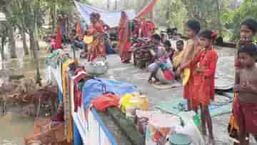 Flood in Bengal: মাথার ওপর ত্রিপলটুকুও জোটেনি, নিজেদের ঘরের শেষ রসদ দিয়েই পেট চলছে, কোথায় প্রশাসন?