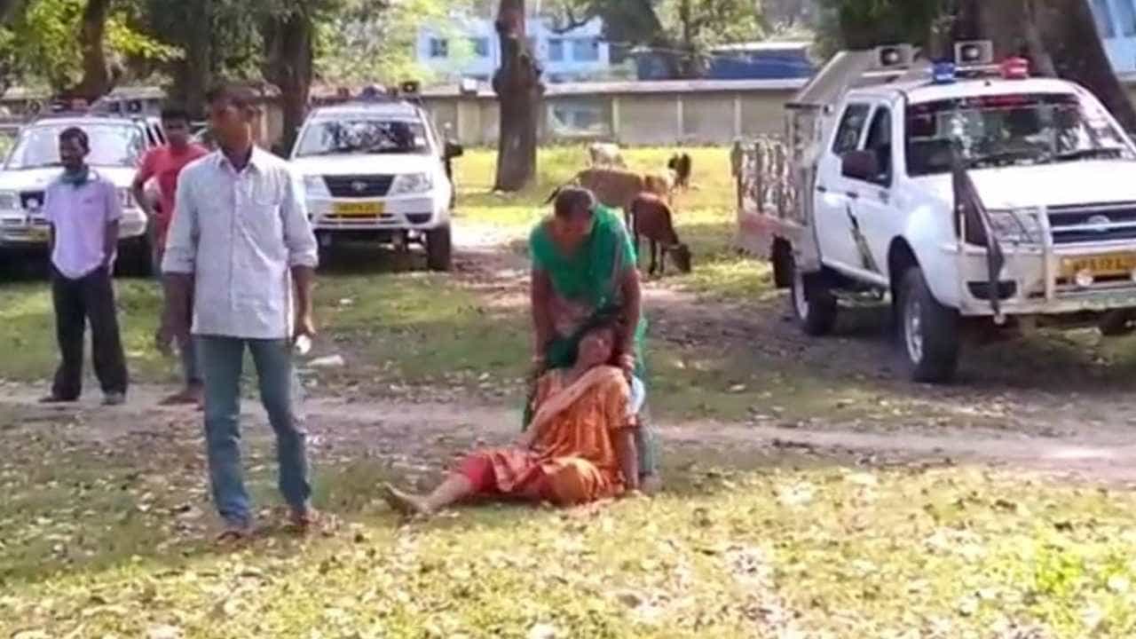 Suicide: প্রেমিকার বাড়ির সামনে গামছা গলায় ঝুলছে যুবক, হাতে প্রেমিকারই ছবি! Suicide: প্রেমিকার বাড়ির সামনে গামছা গলায় ঝুলছে যুবক, হাতে প্রেমিকারই ছবি!