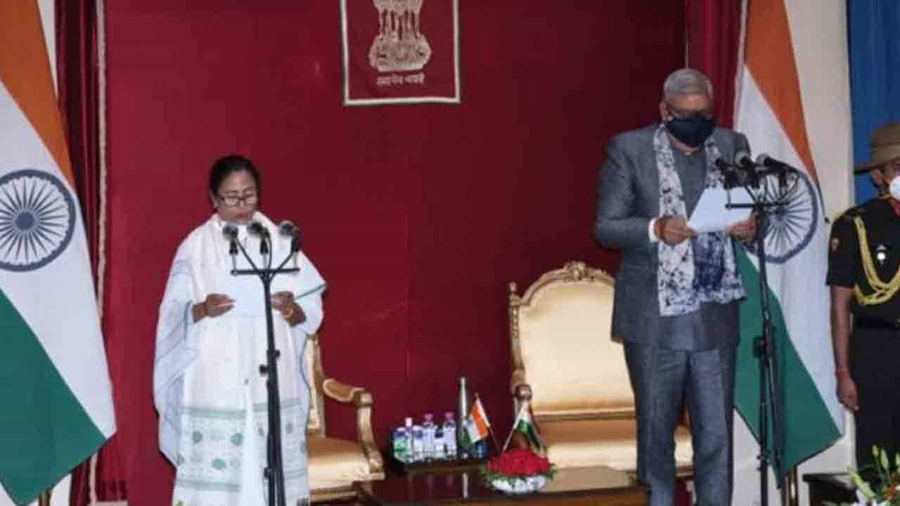 Mamata Banerjee Oath Ceremony: বিধানসভায় এসে মমতাকে শপথবাক্য পড়ান, 'অনুরোধ' গেল রাজ্যপালের কাছে