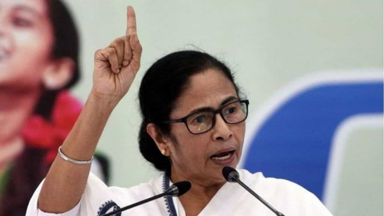 Mamata Banerjee: সৈকত শহরে অস্তিত্ব পরীক্ষার লড়াই, পায়ের তলার মাটি আরও শক্ত করতে ময়দানে মমতা Mamata Banerjee: সৈকত শহরে অস্তিত্ব পরীক্ষার লড়াই, পায়ের তলার মাটি আরও শক্ত করতে ময়দানে মমতা