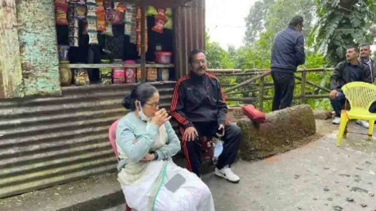 Mamata Banerjee: সফর শেষের আগে ধসে কবলিত এলাকা পরিদর্শন, মর্নিং ওয়াক সেরে চায়ের দোকানে আড্ডা মুখ্যমন্ত্রীর