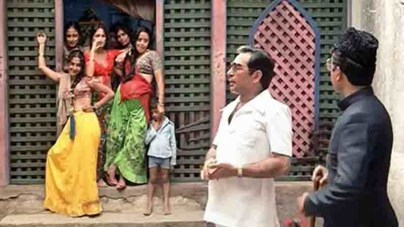 মাণ্ডি - ১৯৮৩ শ্যাম বেনেগালের পরিচালনায় তৈরি 'মাণ্ডি'তে ছিলেন শাবানা আজ়মি, স্মিতা পাটিল, নাসিরউদ্দিন শাহ, কুলভূষণ খারবান্দা, অমরিশ পুরি।