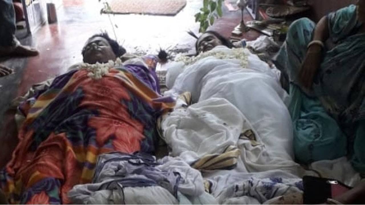 Durga Puja 2021: বিদ্যুৎ চুরি করে পুজো ক্লাবের! ফুল তুলতে গিয়ে বিদ্যুতস্পৃষ্ট হয়ে মৃত্যু মা-ছেলের!