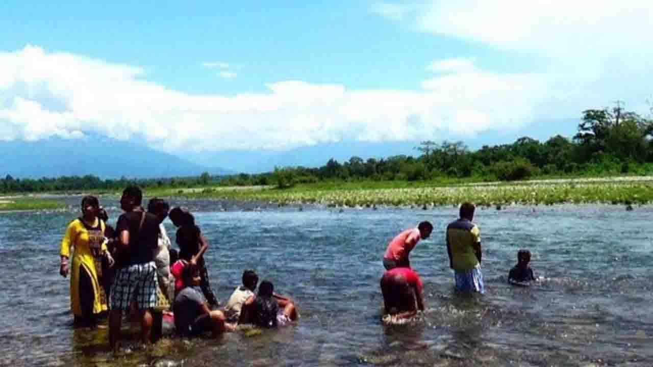 Teesta River: প্লাবনাবস্থা কাটলেও তেষ্টায় গলা শোকাচ্ছে পাহাড়ের!