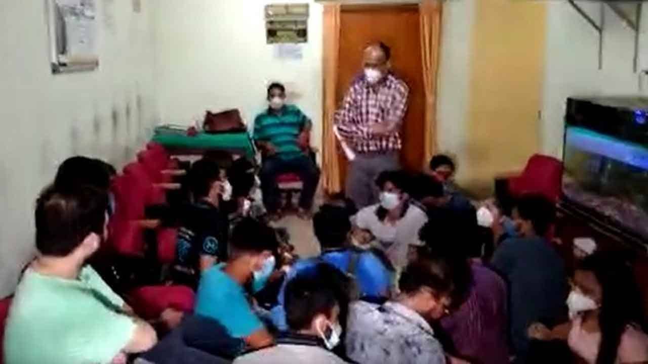 R G Kar Hospital: স্বাস্থ্য সচিবের সঙ্গে বৈঠক! আজই কি অনশন তুলে নেবেন জুনিয়র ডাক্তাররা?