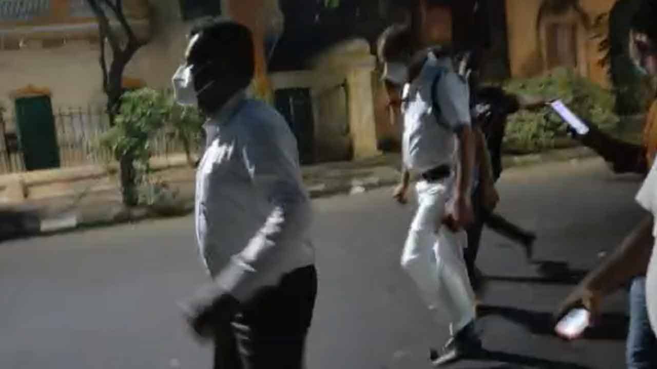 R G Kar Hospital: হাসপাতাল থেকে ছুট অধ্যক্ষের, পিছু পিছু দৌঁড়ালেন হবু ডাক্তাররাও! আরজিকর হাসপাতালে বেনজির ঘটনা