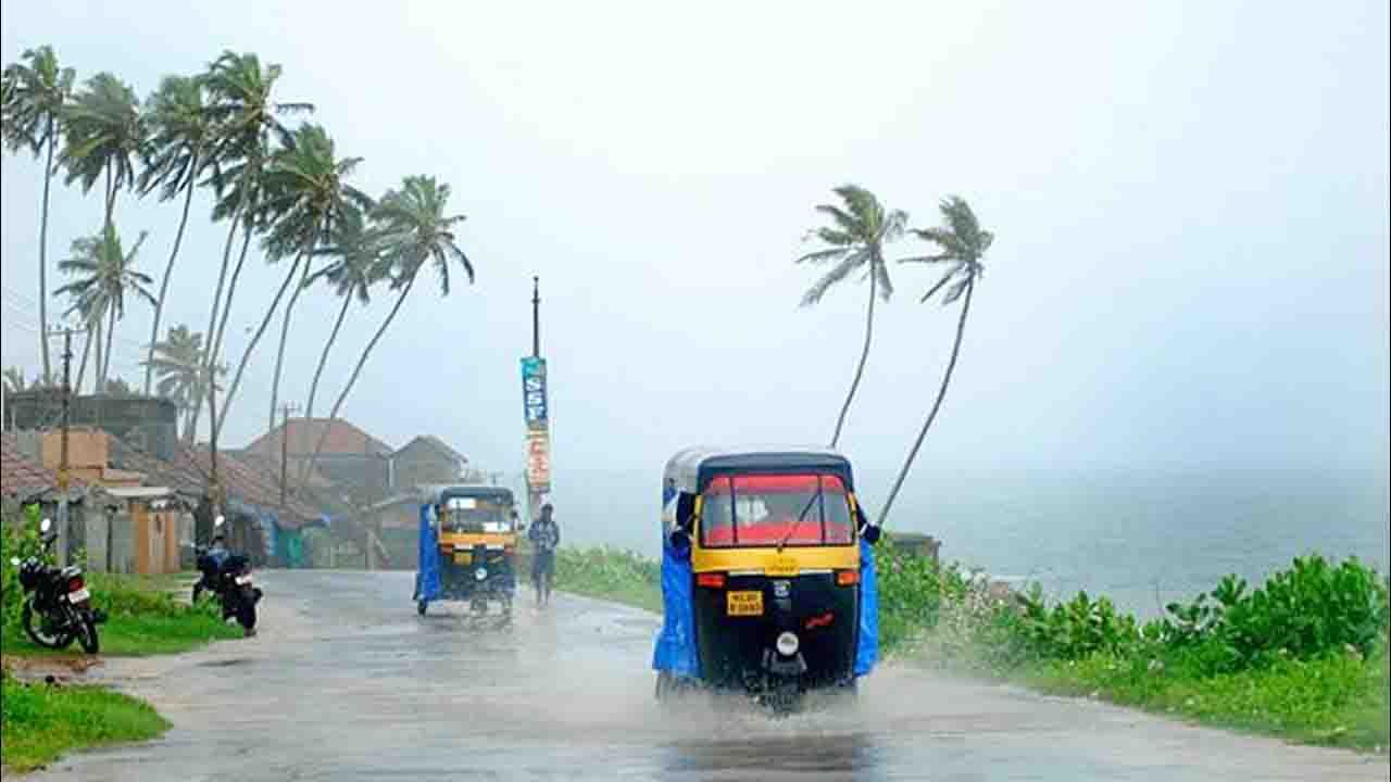 Weather update: এখনও ফাঁড়া কাটেনি নিম্নচাপের, কমলা সতর্কতা দক্ষিণের একাধিক রাজ্যে