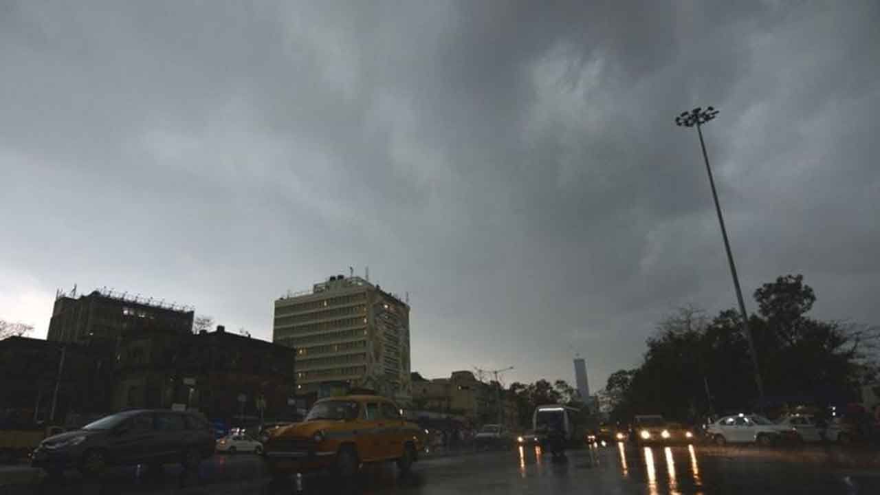 Weather Update: জোড়া নিম্নচাপ, ফের কোন কোন জেলা ভাসতে চলেছে? Weather Update: জোড়া নিম্নচাপ, ফের কোন কোন জেলা ভাসতে চলেছে?