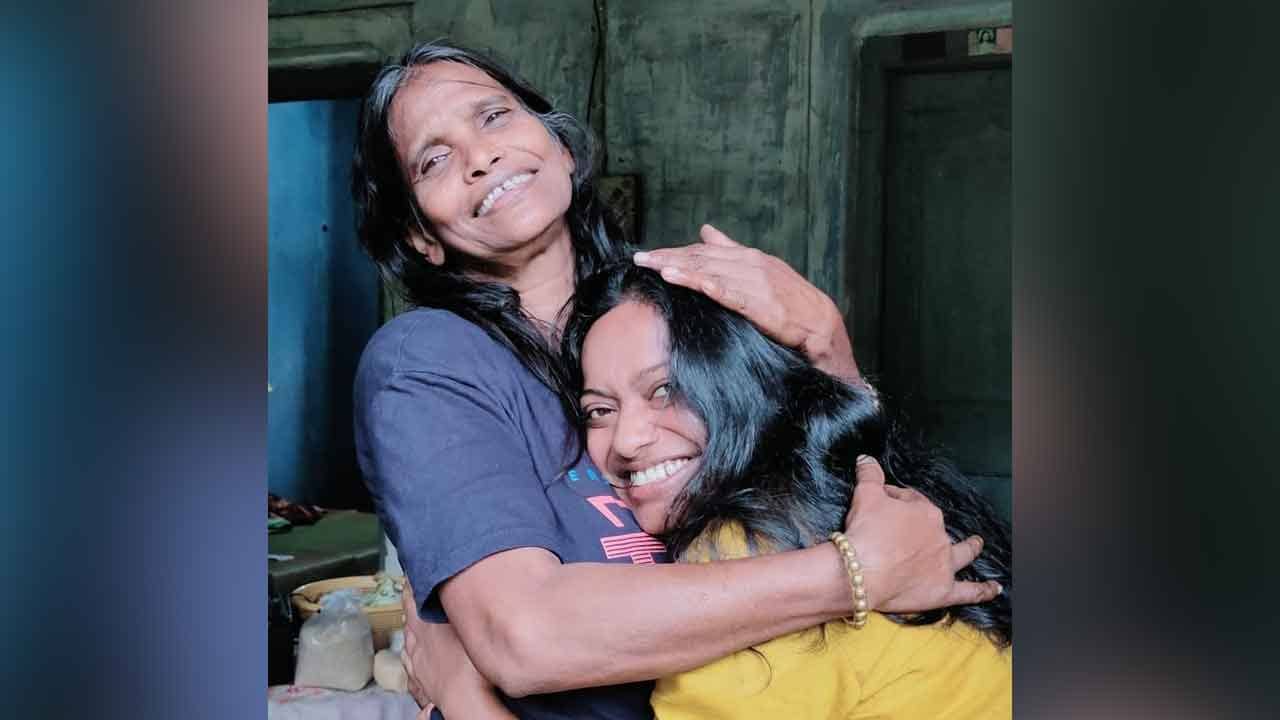 Eshika Dey: ছবির প্রয়োজনে রানু মন্ডলের সঙ্গে সাক্ষাৎ, তাঁকে ‘মা’ বলে সম্বোধন করলেন ঈশিকা