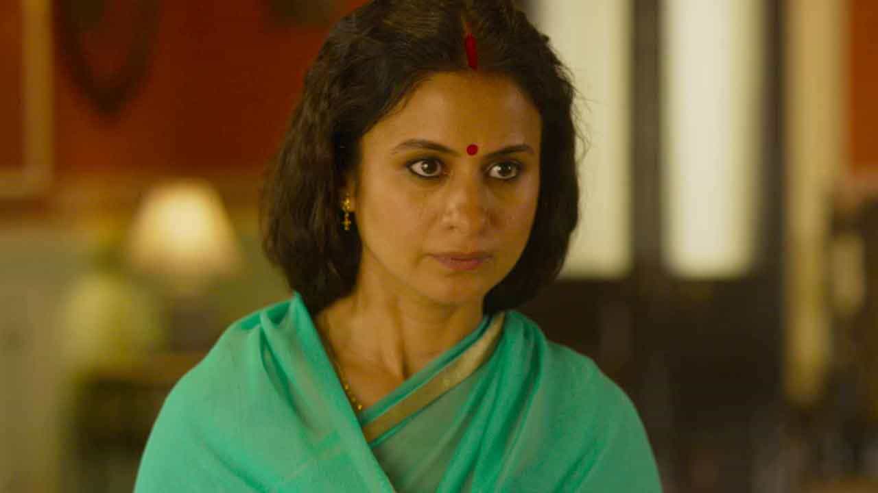 Mirzapur: ‘দর্শককে বীণা ত্রিপাঠির প্রণাম’, হঠাৎ ‘মির্জাপুর’-এর প্রসঙ্গে কেন তুললেন রসিকা? Mirzapur: ‘দর্শককে বীণা ত্রিপাঠির প্রণাম’, হঠাৎ ‘মির্জাপুর’-এর প্রসঙ্গে কেন তুললেন রসিকা?