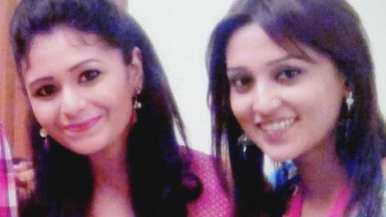 ‘গানের ওপারে’ এবং ‘ওগো বধূ সুন্দরী’। বাংলা টেলিভিশনের ইতিহাসে অন্যতম জনপ্রিয় দুটি ধারাবাহিক। দুই ধারাবাহিকের মুখ্য চরিত্রে অভিনয় করেছিলেন মিমি চক্রবর্তী এবং ঋতাভরী চক্রবর্তী। ১০ বছর পেরিয়েও তাঁদের বন্ধুত্ব অটুট।