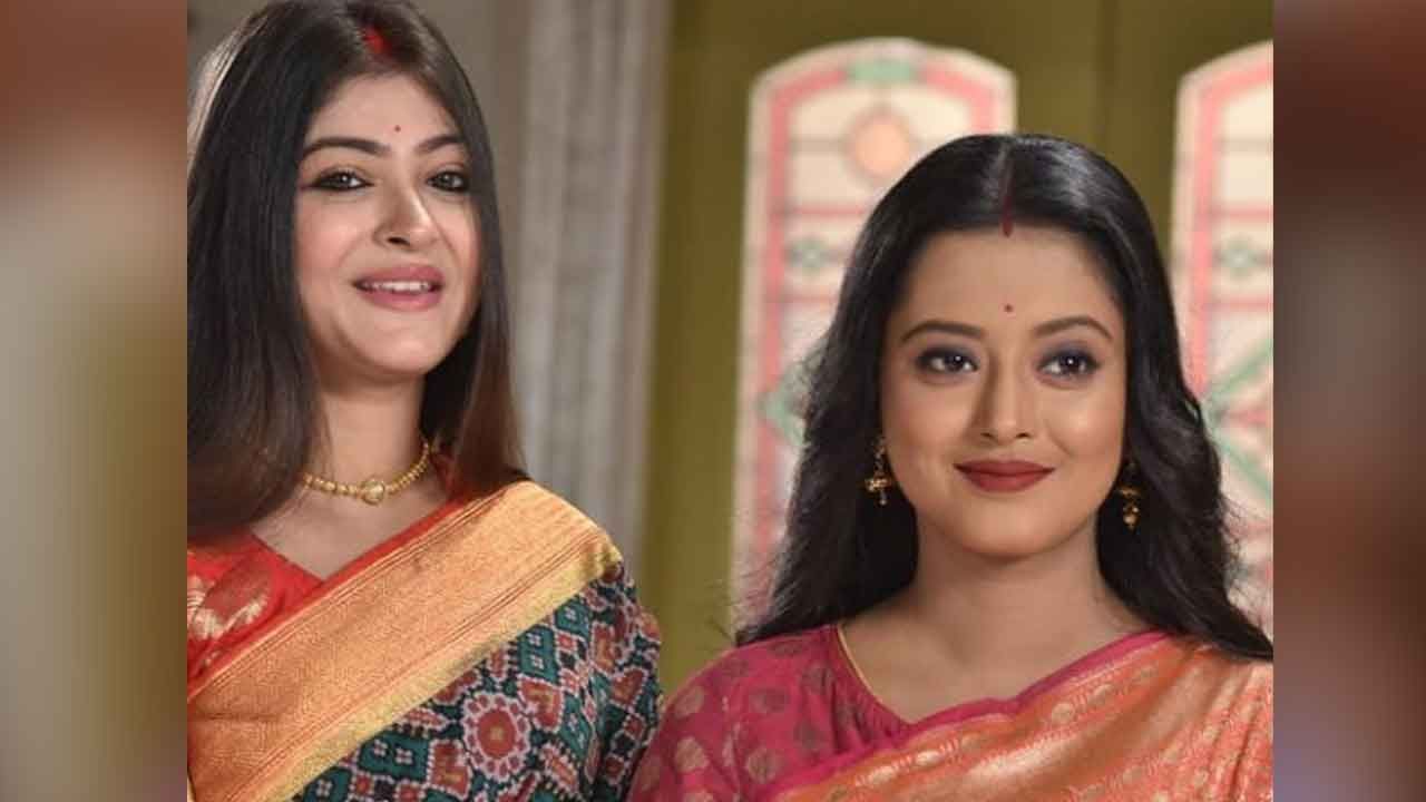 শ্রুতি লিখেছেন, “আপনাদের নোয়াকে হয়তো ‘দেশের মাটি’তে আজ সাড়ে ছ'টা থেকে সাতটার পর আর দেখতে পাবেন না।” 