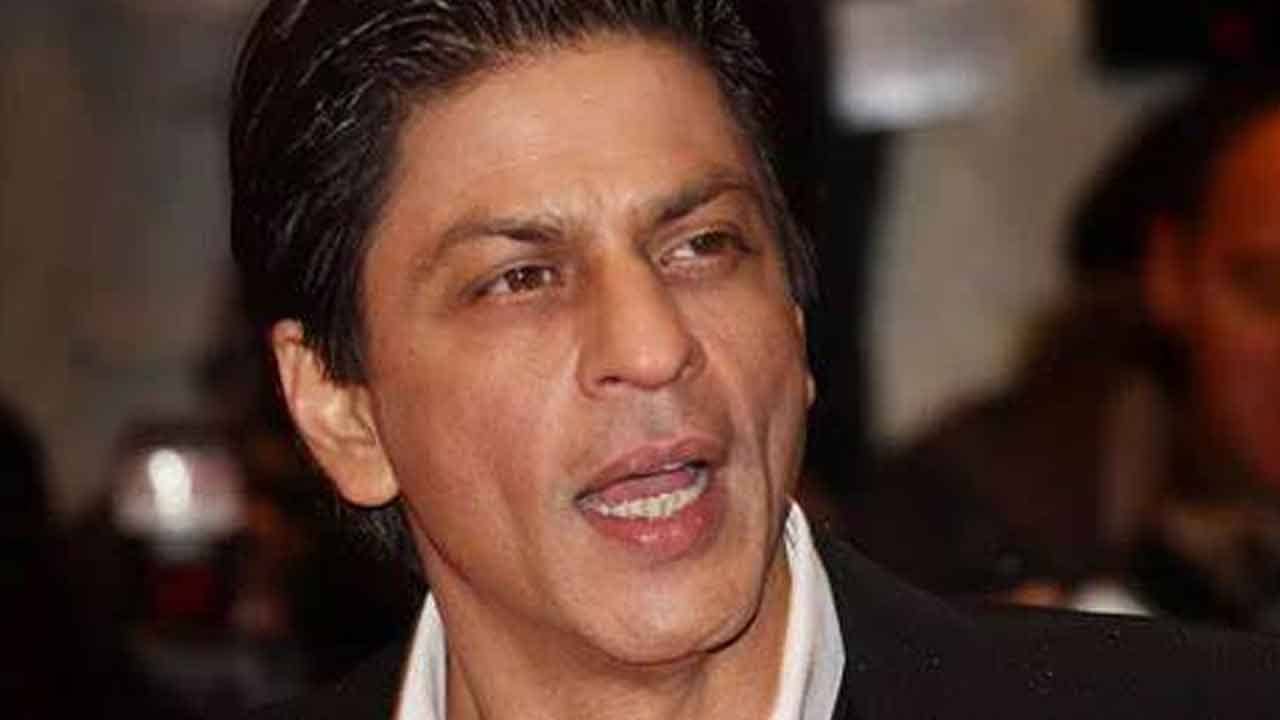 Aryan Khan drug case: খাওয়া বন্ধ, ঘুম নেই, আরিয়ানের গ্রেফতারিতে একেবারে ভেঙে পড়েছেন শাহরুখ