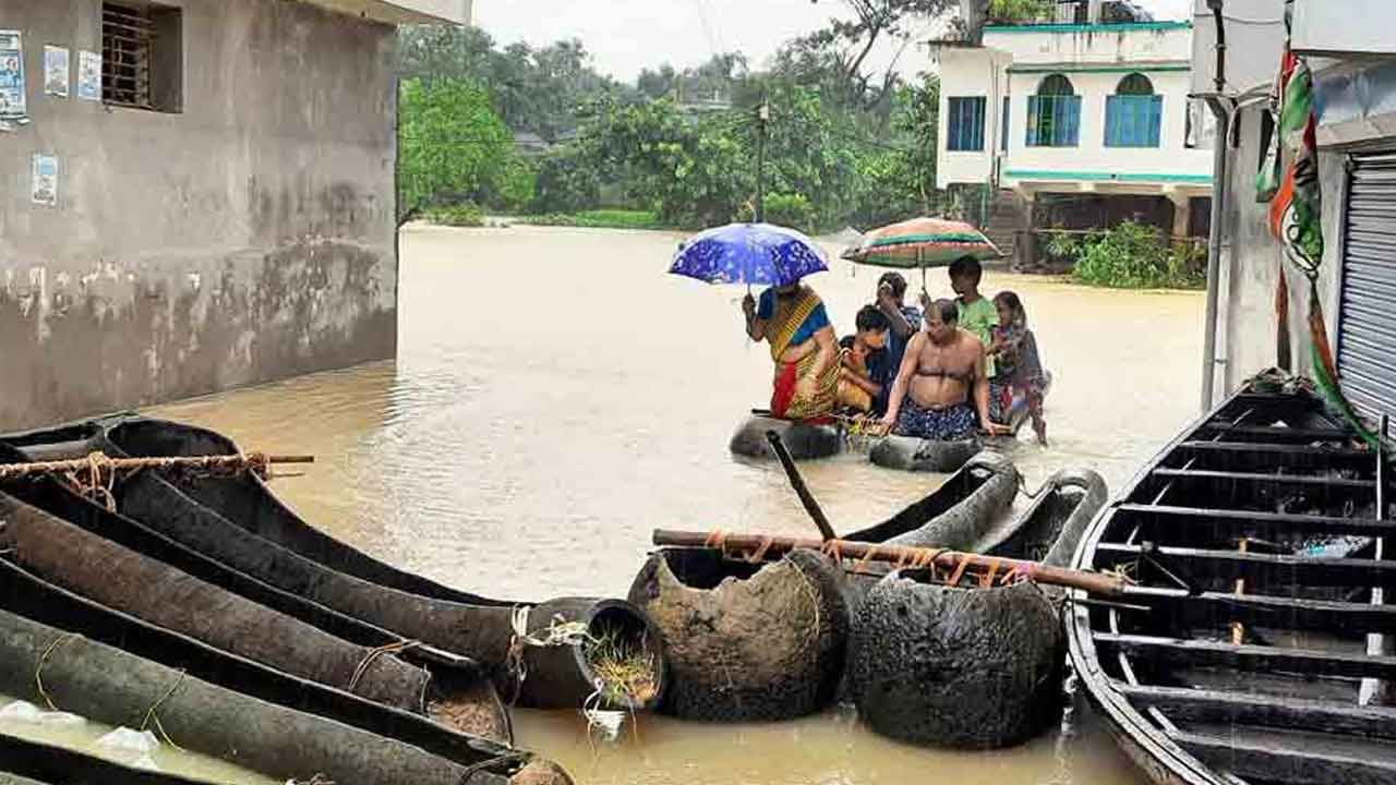 Nadia Flood Situation: ভাগীরথীতে বাড়ছে জলস্তর, প্রহর গুনছেন শান্তিপুরের একাংশ বাসিন্দা