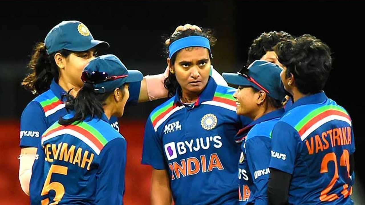 Indian Women Cricket: শিখার বল অব দ্য সেঞ্চুরিতেও সিরিজ বাঁচাতে পারলেন না হরমনপ্রীতরা
