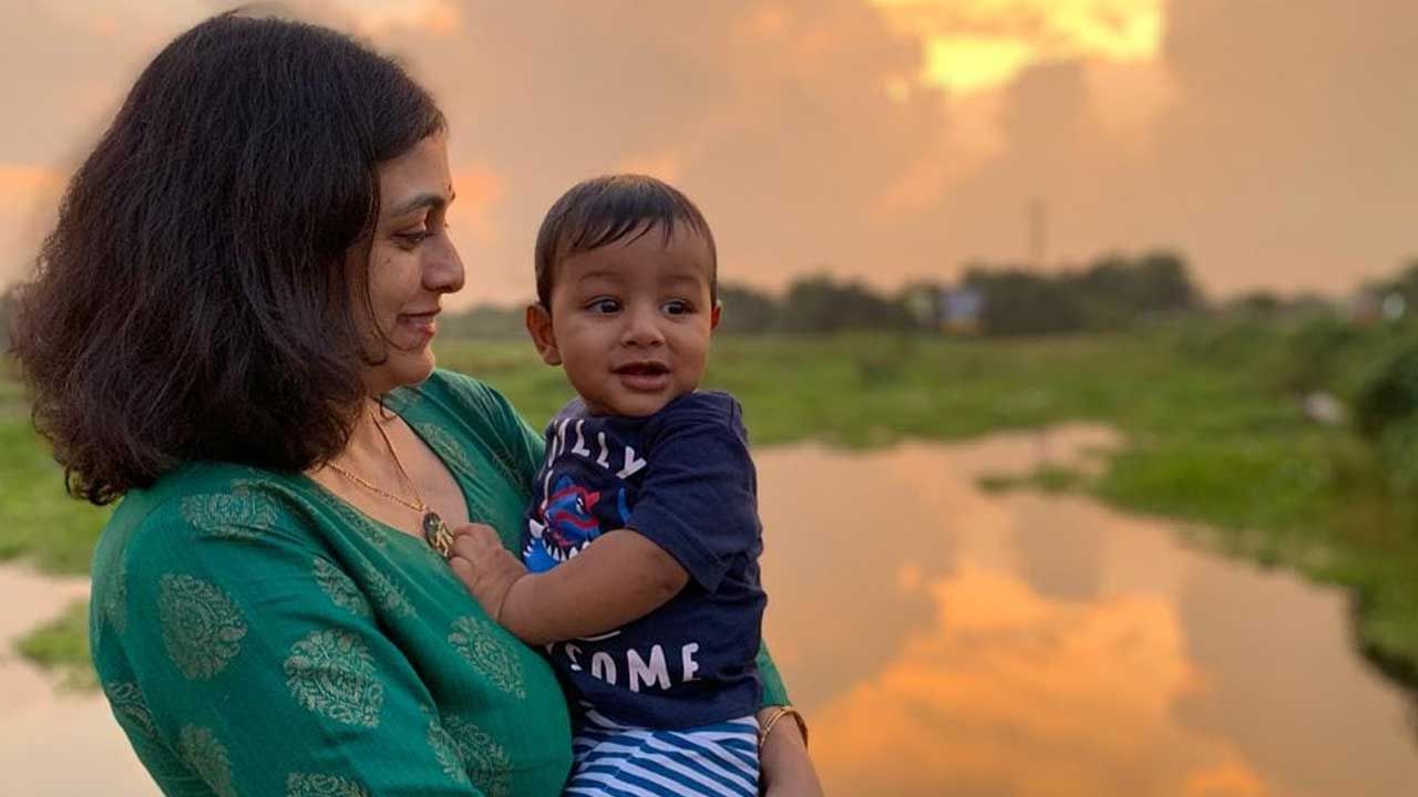Sneha Chatterjee: ছেলের সঙ্গে ছবি শেয়ার করে বিজয়ার শুভেচ্ছা জানালেন স্নেহা