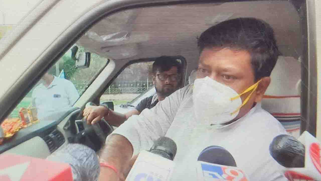 Bangladesh: বাংলাদেশের ঘটনা নিয়ে কেন চুপ মুখ্যমন্ত্রী, অসন্তুষ্ট বিজেপি