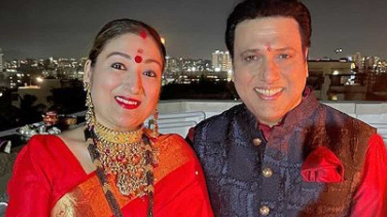 Karwa Chauth 2021: করওয়া চৌথে স্ত্রী সুনীতাকে গোবিন্দার ‘ছোট্ট’ উপহার কী জানেন? Karwa Chauth 2021: করওয়া চৌথে স্ত্রী সুনীতাকে গোবিন্দার ‘ছোট্ট’ উপহার কী জানেন?
