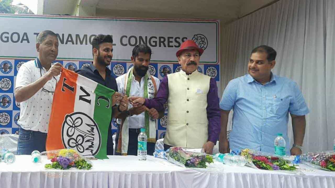 TMC in Goa: গোয়ায় আরও শক্তি বাড়াচ্ছে তৃণমূল, দলে যোগ দিলেন দুই ক্রীড়াবিদ TMC in Goa: গোয়ায় আরও শক্তি বাড়াচ্ছে তৃণমূল, দলে যোগ দিলেন দুই ক্রীড়াবিদ