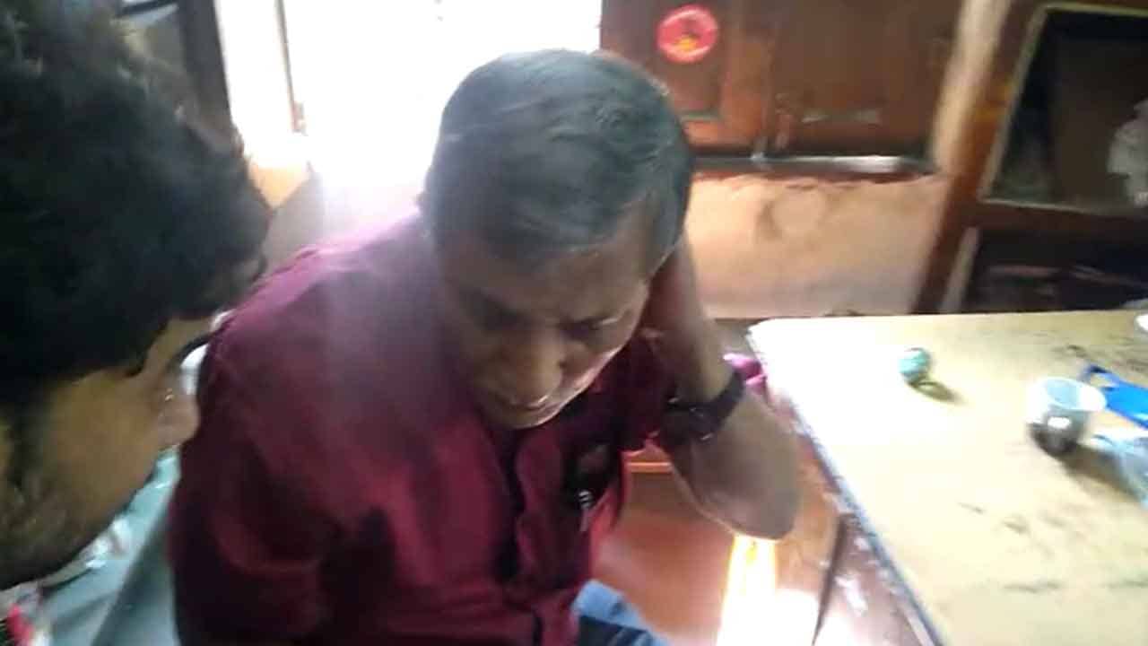 Khardaha By Election 2021: পিছন থেকে লক্ষ্য করে ইট! খড়দহে আক্রান্ত সিপিএম নেতা তন্ময় ভট্টাচার্য