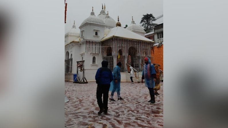 প্রবল বর্ষণের জেরে ইতিমধ্যেই চারধাম যাত্রা বন্ধ করে দিয়েছে উত্তরাখণ্ড সরকার।