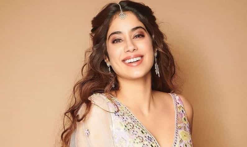 Janhvi Kapoor: পশ্চিমী পোশাকে নয়, বরং লেহেঙ্গা-চোলিতেই অনন্য জাহ্ণবী কাপুর! দেখে নিন একঝলকে... Janhvi Kapoor: পশ্চিমী পোশাকে নয়, বরং লেহেঙ্গা-চোলিতেই অনন্য জাহ্ণবী কাপুর! দেখে নিন একঝলকে...